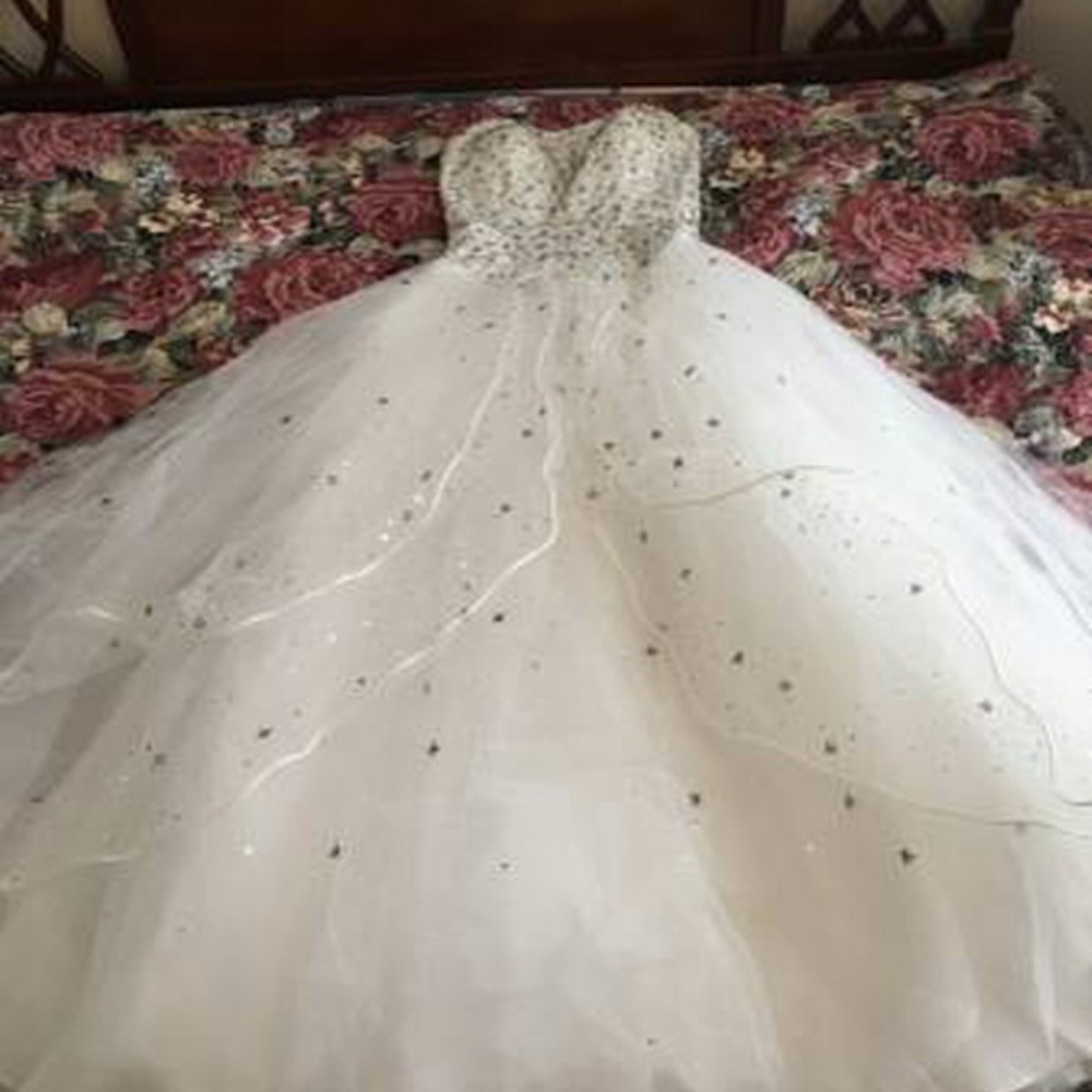PRINCESS STYLE STRAPLESS WEDDING DRESS - Excellent - Picture 3 of 5